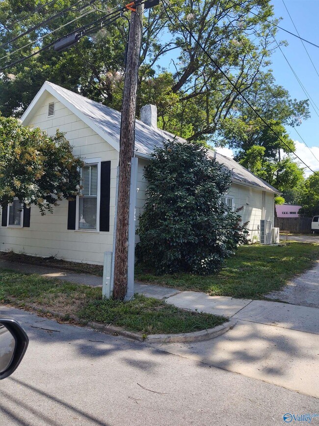 Building Photo - 208 White St SE