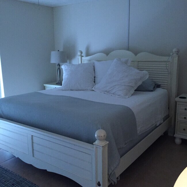 Cama tamaño king - 1901 Indian River Blvd