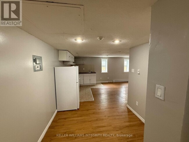 Building Photo - 1435 Morisset Ave