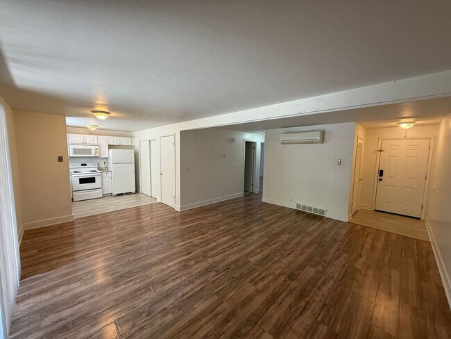 Photo - Beautiful Two Bedroom Apt; Salt Lake City, 1,000 sq ft; New Flooring