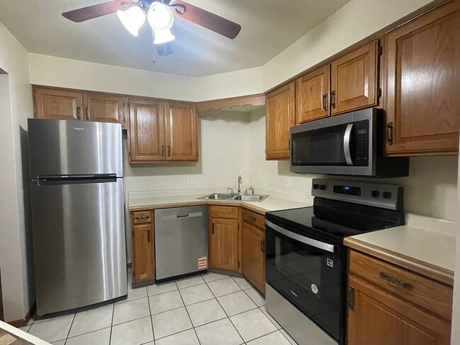 Building Photo - 2109 Porte Deleau Ct