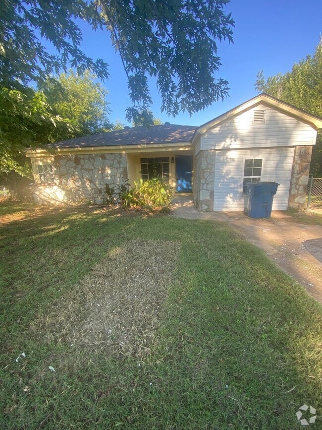 Building Photo - 1117 N Beach Ave