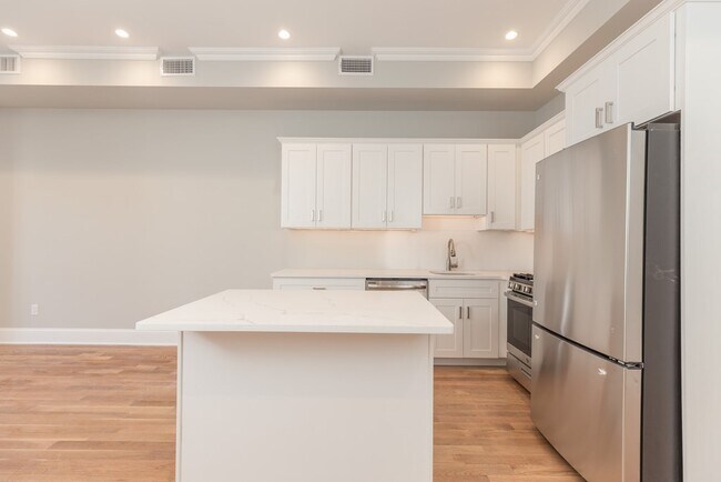 Building Photo - 6 Linwood Sq