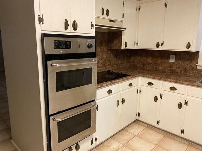 Building Photo - 135 Ayers Dr