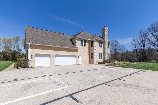 Building Photo - 100 Bermuda Dr