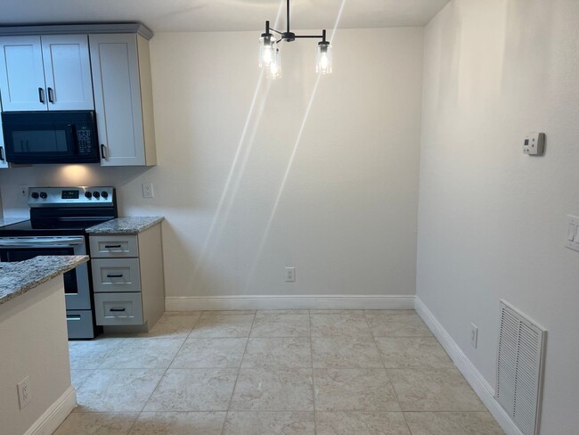 Building Photo - Gorgeous Remodeled First Floor Condo at Pl...