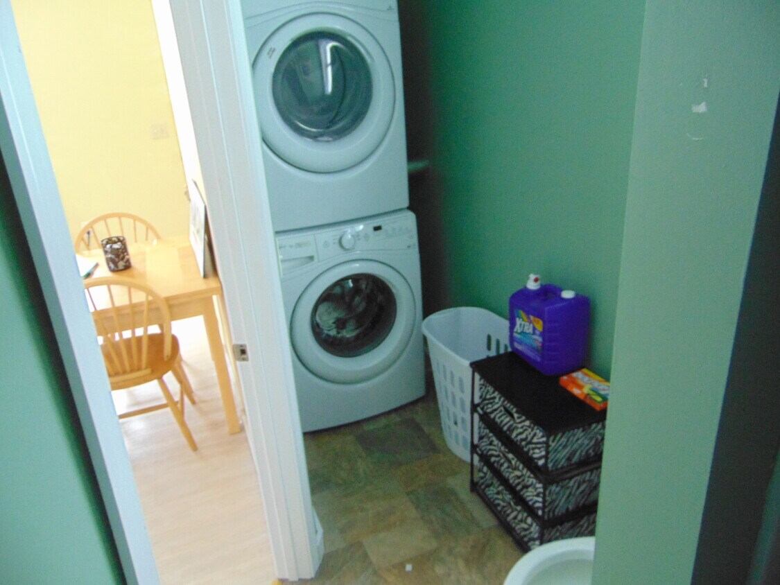 Foto principal - 851 Western Ave