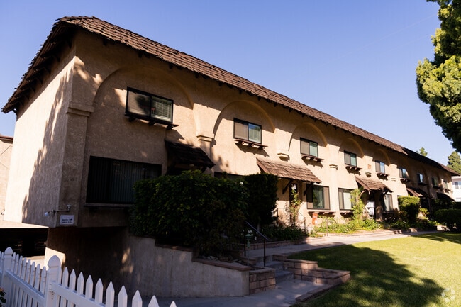 Building Photo - 5737 Magnolia Ave