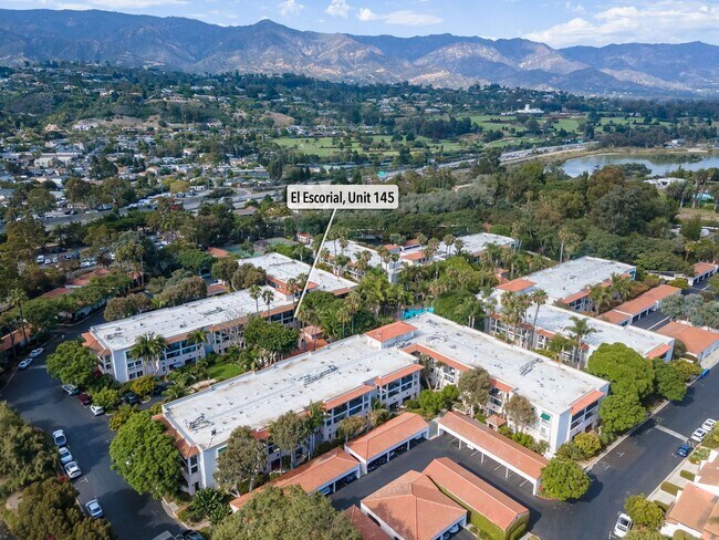 Building Photo - Lovely top floor south facing unit in the ...
