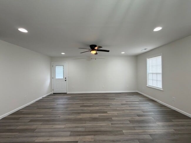 Building Photo - **MOVE IN SPECIAL, 1/2 OFF FIRST MONTHS RENT**Beautiful New 3 Bedroom 2 Bath House!