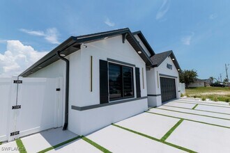 Building Photo - 4017 SW 16th Pl Building Photo - 4017 SW 16th Pl