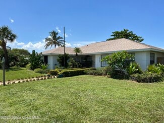Building Photo - 1905 Redwood Ave