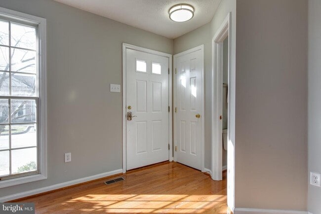 Foto del edificio - 7943 Brightmeadow Ct
