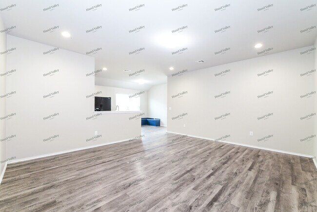 Building Photo - 9900 Jackrabbit Rd