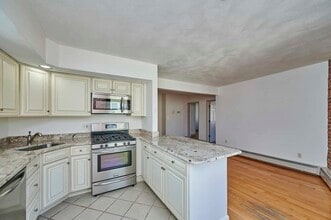 Building Photo - 75 Summer St