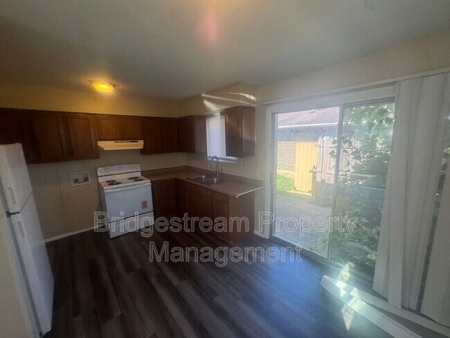 Foto del edificio - 4650 Wayne Meadows Cir