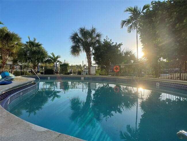 Foto del edificio - 455 Golden Isles Dr