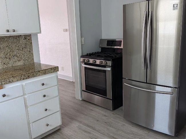 Foto del edificio - 4318 Dwight St