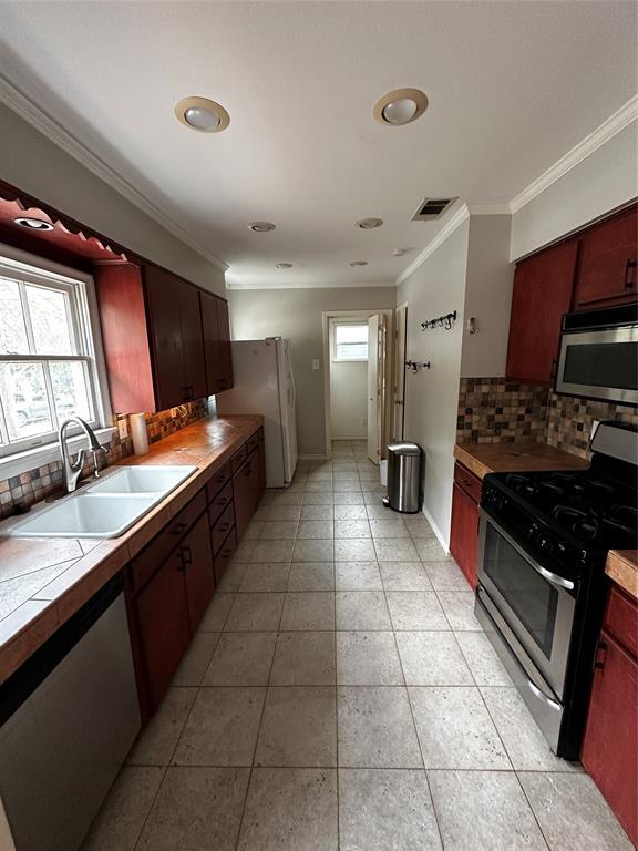 Building Photo - 2639 W 45th St