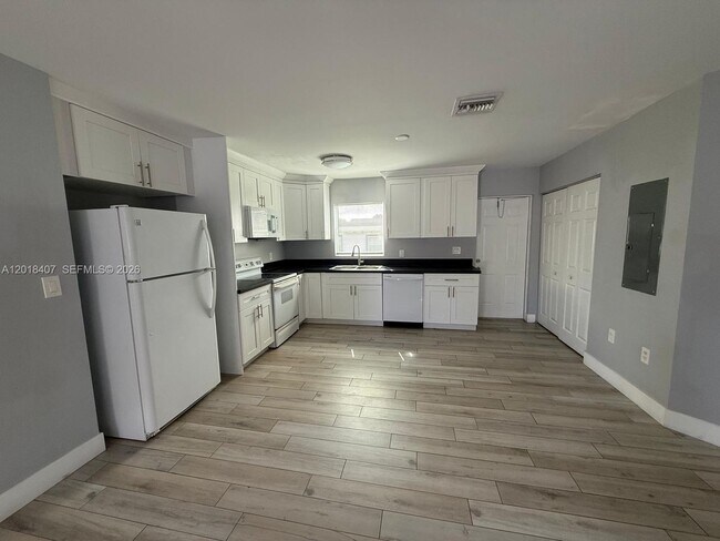 Foto del edificio - 4393 Davis Rd