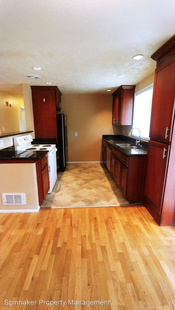 Building Photo - 3 br, 1 bath House - 6858 N. 11th St.