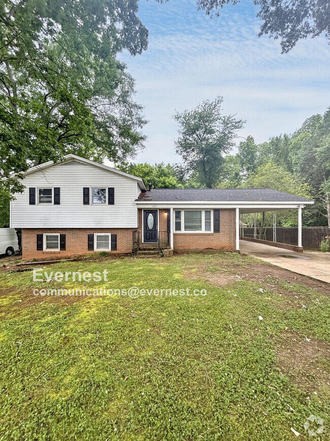 Building Photo - 1109 Woodhaven Dr