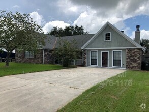 Building Photo - 1604 Southwood Dr