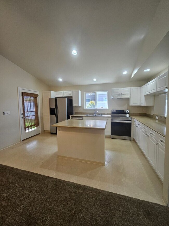 Foto del edificio - 3-2 bedroom home in the legend Maui Lani