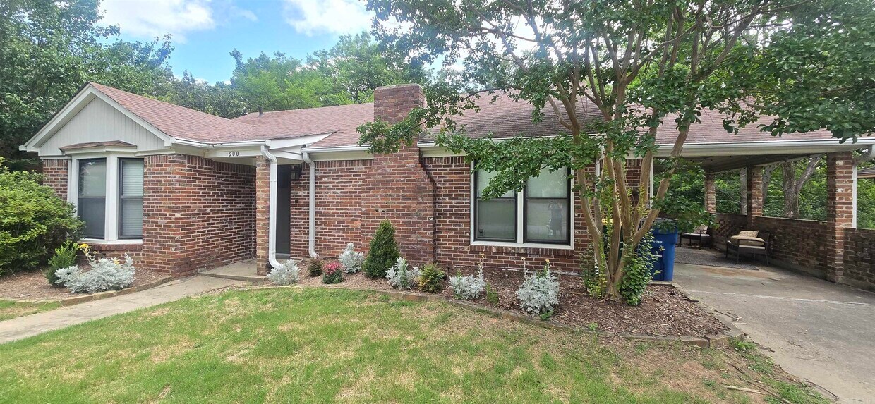 Primary Photo - 600 Skyline Dr