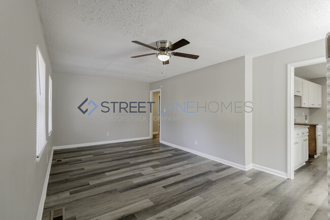 Building Photo - 107 Camellia Cir