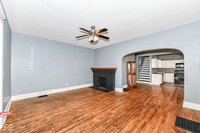 Building Photo - 3458 N Kenwood Ave