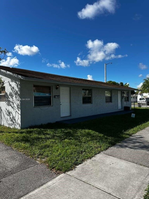 Primary Photo - 802-804 NW 10th St