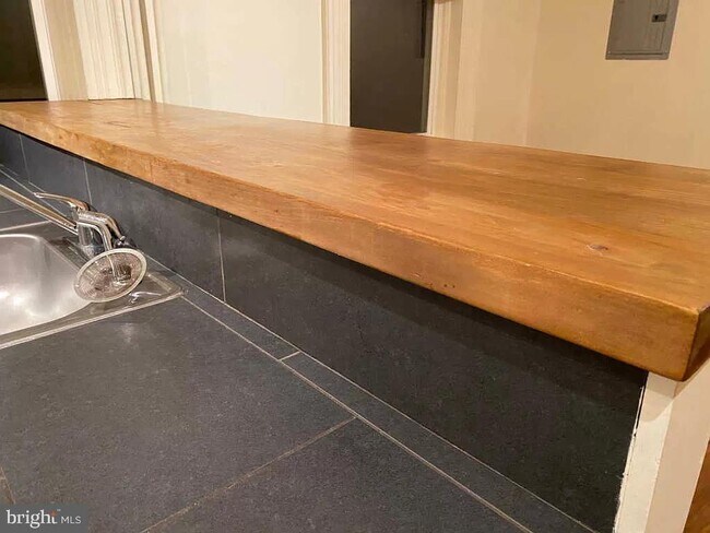 Building Photo - 2106 N Hancock St