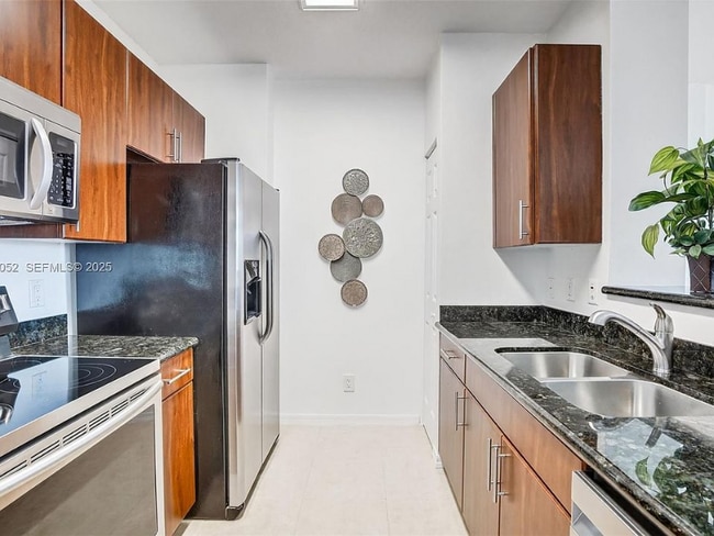 Foto del edificio - 2421 NE 65th St