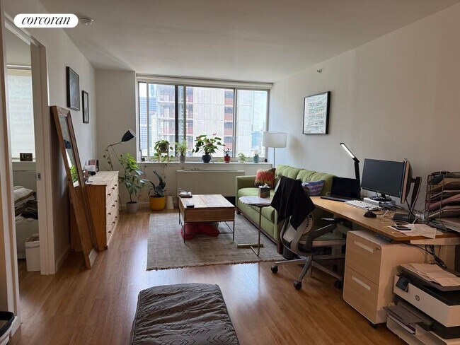 Foto del edificio - 66 W 38th St