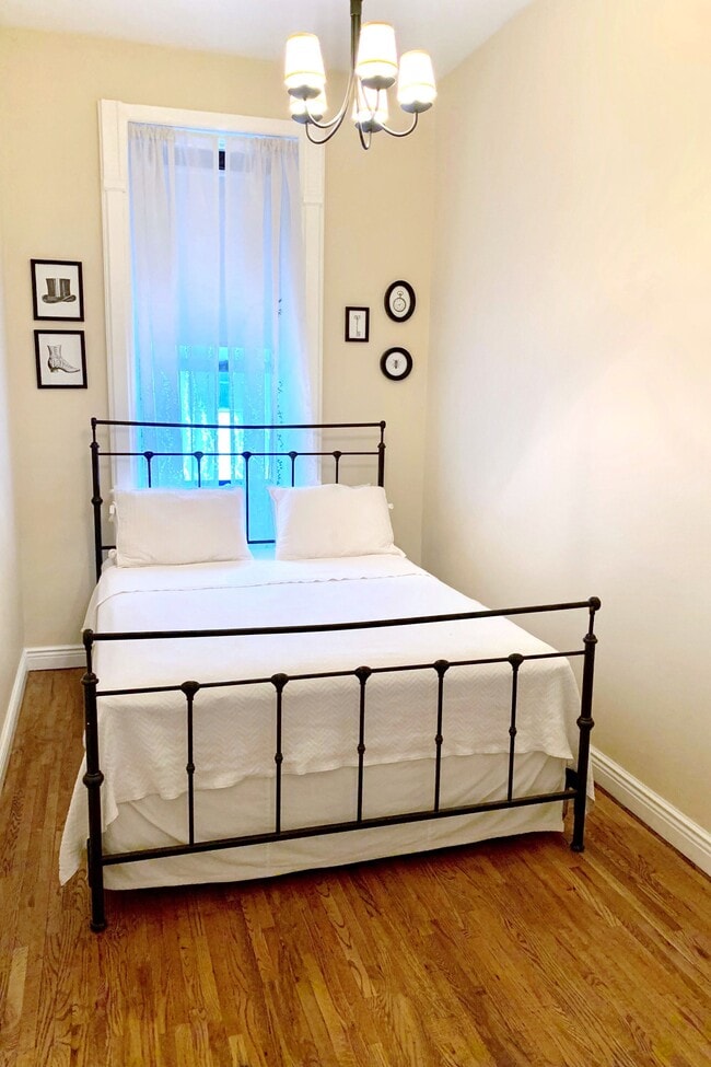 Photo - 134 W 71st St Apartment