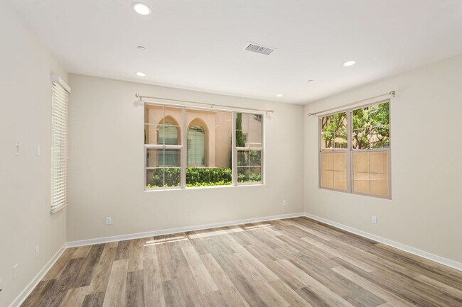 Foto del edificio - 4 Bedroom - 3 Bath Irvine Home for lease
