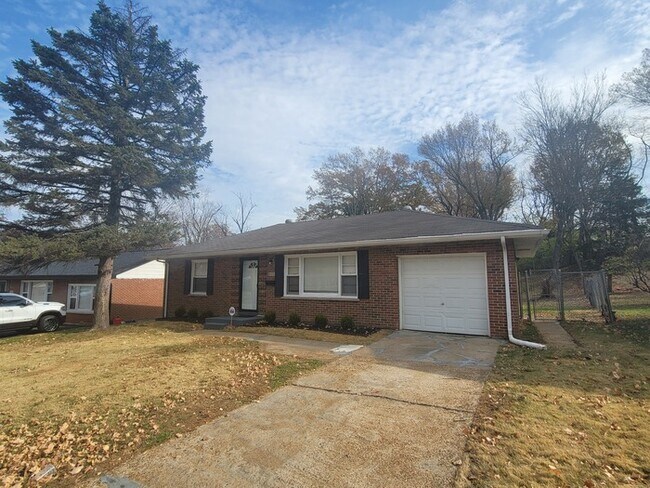Foto del edificio - 8430 Falmouth Dr