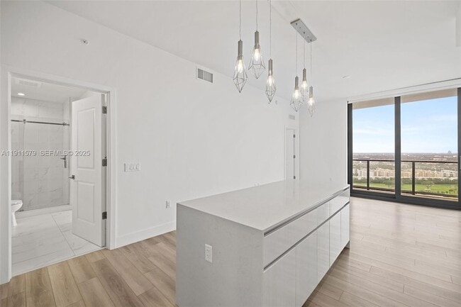 Foto del edificio - 101 Diplomat Pkwy