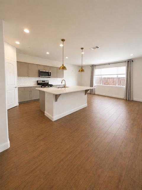 Foto del edificio - 6087 W Norwich Ave
