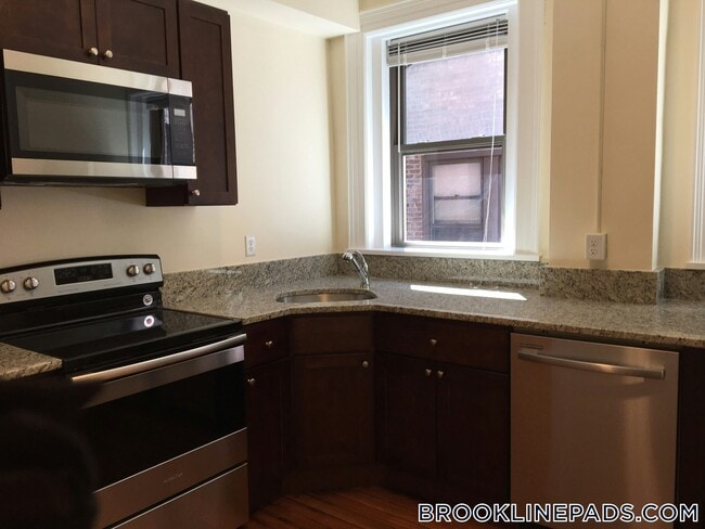 Foto del edificio - 1463 Beacon St