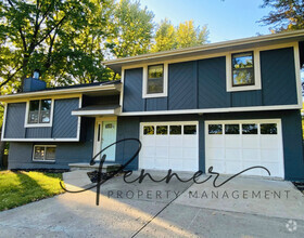Building Photo - 907 NE 113th Terrace