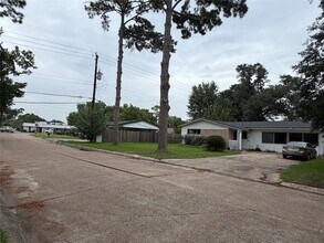 Building Photo - 9507 Vogue Ln