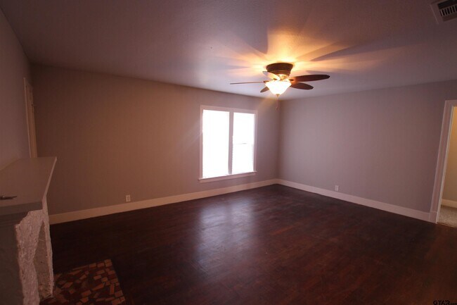 Building Photo - 134 Rowland Pl
