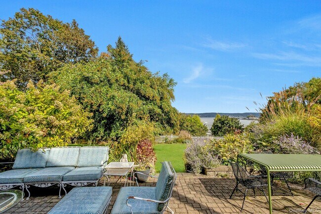 Foto del edificio - 220 Hudson Terrace