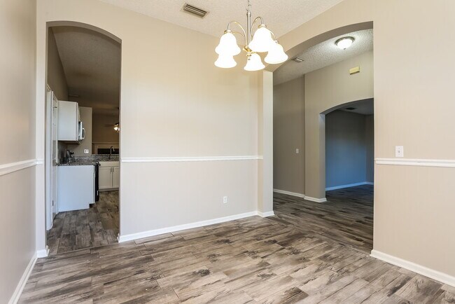 Building Photo - 3476 Shelley Dr