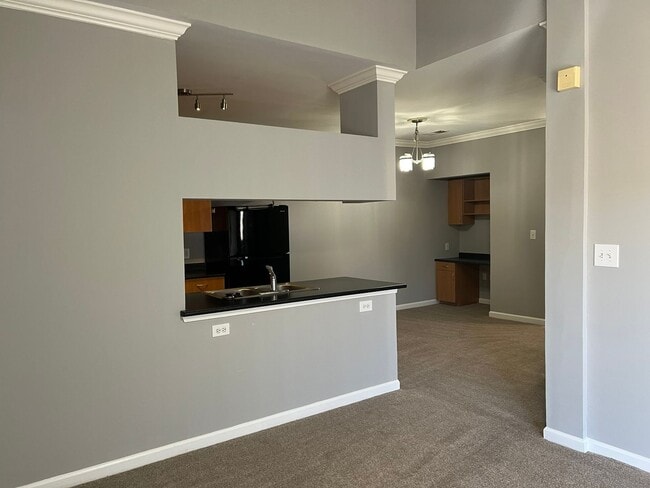 Foto del edificio - L(o)(o)K what we found!