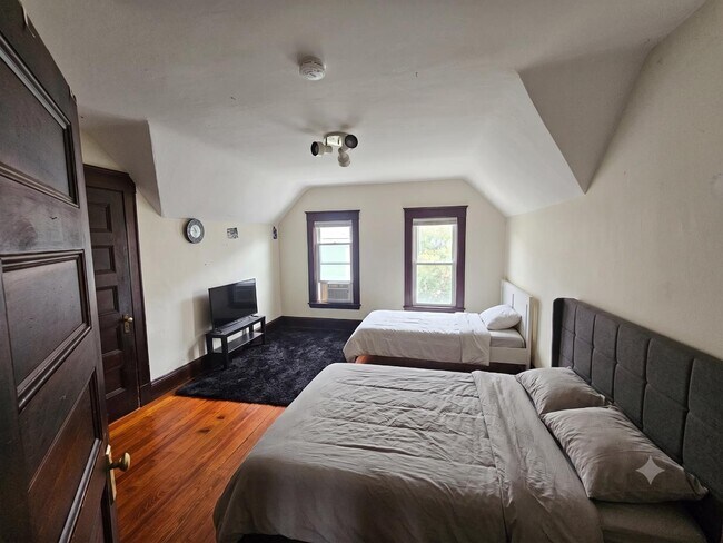 Photo - 320 Highland Ave - Apt 2