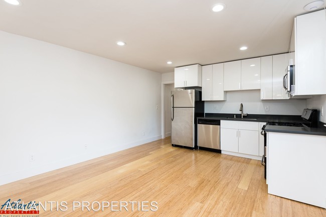 Building Photo - 683 Live Oak Ave