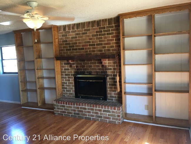 Building Photo - 3270 FM 2048